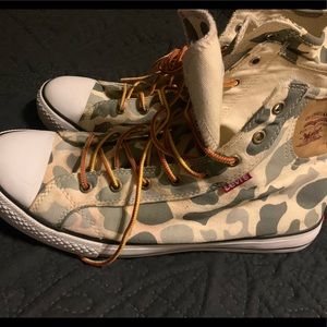 Levi’s Camo hi-tops size 9.5